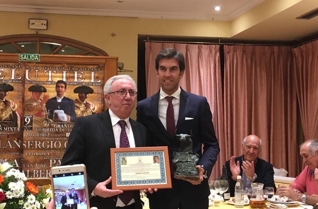 Sergio recoge el XXIV trofeo Utiel taurino