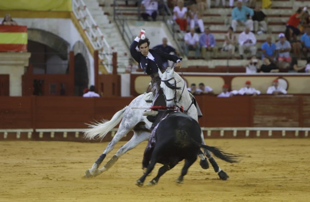 Clasicismo puro a caballo en El Puerto